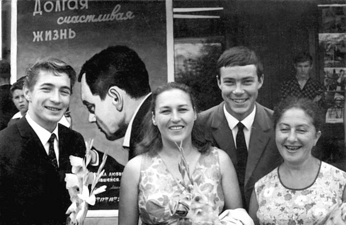 Иллюстрация к книге — Нонна Мордюкова и Вячеслав Тихонов. Как казачка Штирлица любила [_71.jpg]