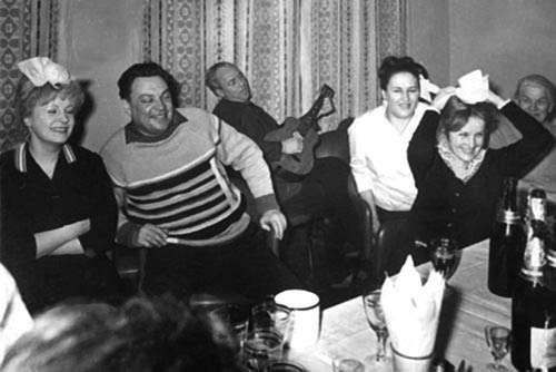 Иллюстрация к книге — Нонна Мордюкова и Вячеслав Тихонов. Как казачка Штирлица любила [_83.jpg]