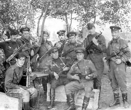 Иллюстрация к книге — Генерал армии Василий Маргелов [i_036.jpg]