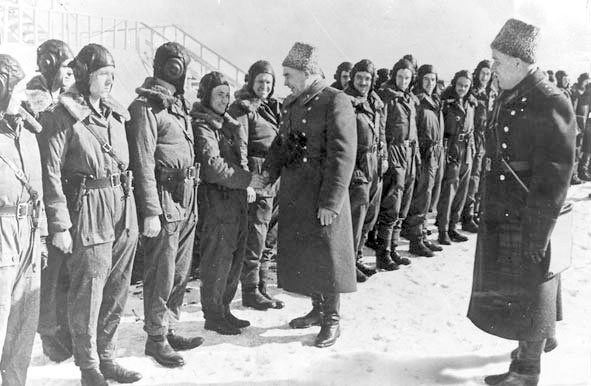 Иллюстрация к книге — Генерал армии Василий Маргелов [i_040.jpg]