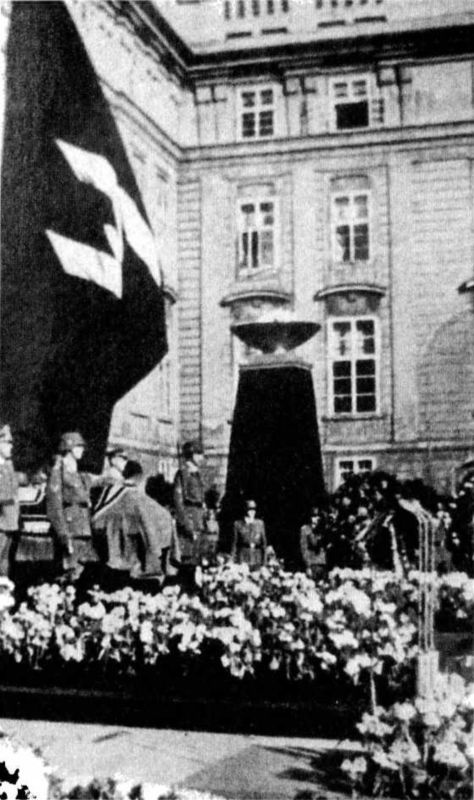 Иллюстрация к книге — Райнхард Гейдрих - паладин Гитлера [i_063.jpg]