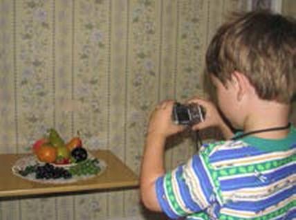 Иллюстрация к книге — Мост через пропасть. Создание тематических фотокнижек: творческий союз особого ребёнка и его окружения [_135_1.jpg]