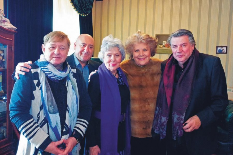 Иллюстрация к книге — Золушка с Чистых прудов [_2_12.jpg]