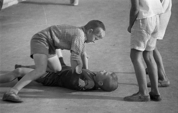 Иллюстрация к книге — Ладья темных странствий. Избранная проза [i_004.jpg]