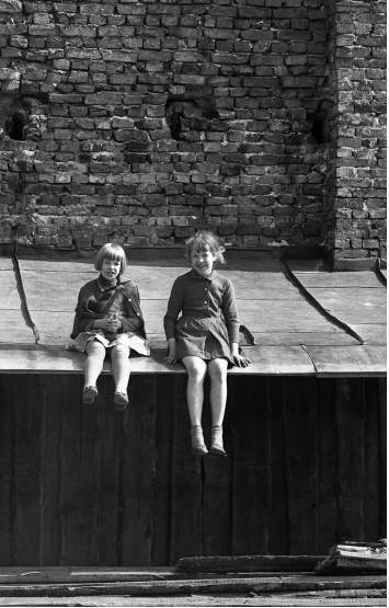 Иллюстрация к книге — Ладья темных странствий. Избранная проза [i_009.jpg]