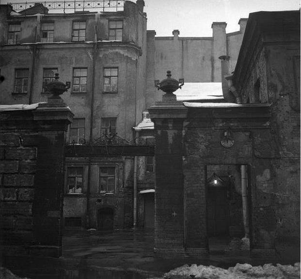 Иллюстрация к книге — Ладья темных странствий. Избранная проза [i_010.jpg]