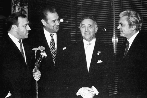 Иллюстрация к книге — Сергей Бондарчук. Его война и мир [i_035.jpg]