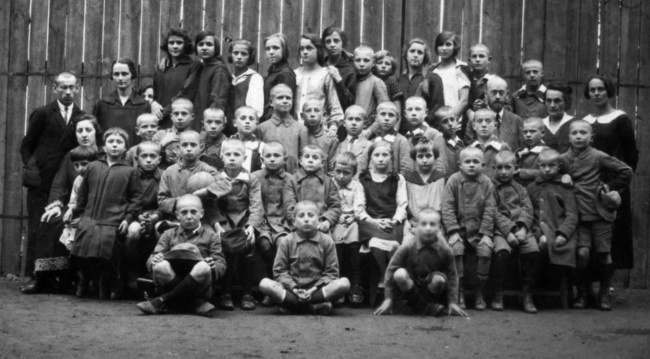 Иллюстрация к книге — Воспитательные моменты. Как любить ребенка. Оставьте меня детям (Педагогические записи) [i_014.jpg]