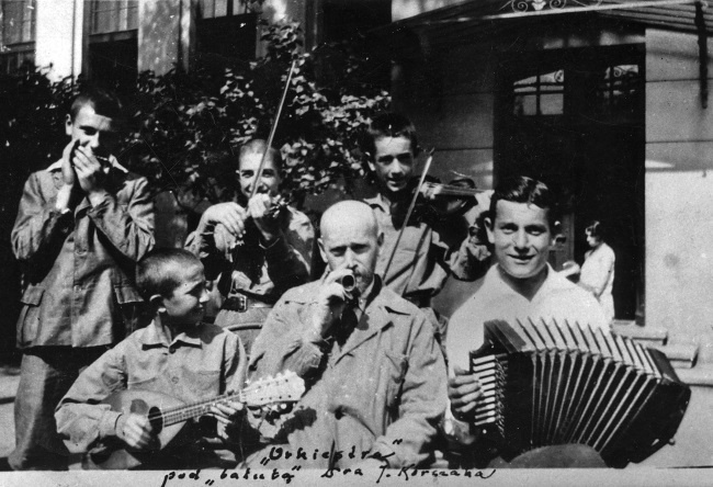 Иллюстрация к книге — Воспитательные моменты. Как любить ребенка. Оставьте меня детям (Педагогические записи) [i_018.jpg]