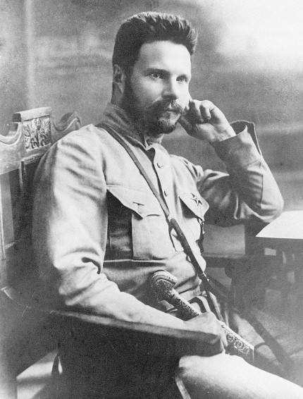 Иллюстрация к книге — Нарком Фрунзе. Победитель Колчака, уральских казаков и Врангеля, покоритель Туркестана, ликвидатор петлюровцев и махновцев [i_001.jpg]