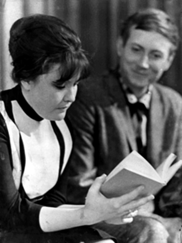 Иллюстрация к книге — Мой друг – Евгений Евтушенко. Когда поэзия собирала стадионы… [i_016.jpg]