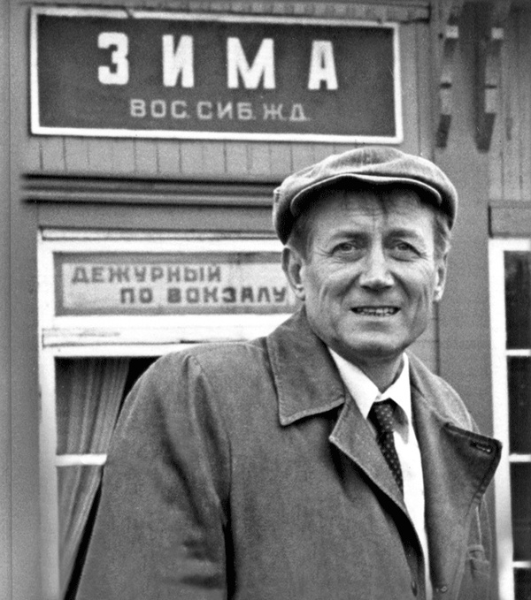 Иллюстрация к книге — Мой друг – Евгений Евтушенко. Когда поэзия собирала стадионы… [i_024.jpg]