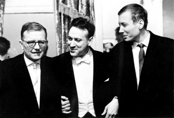 Иллюстрация к книге — Мой друг – Евгений Евтушенко. Когда поэзия собирала стадионы… [i_031.jpg]