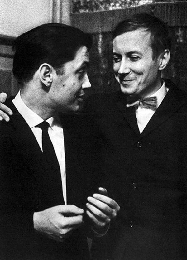 Иллюстрация к книге — Мой друг – Евгений Евтушенко. Когда поэзия собирала стадионы… [i_032.jpg]