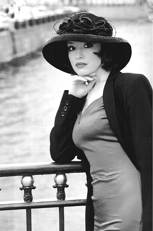 Иллюстрация к книге — Анна Самохина. Роковая женщина советского кино [i_005.jpg]