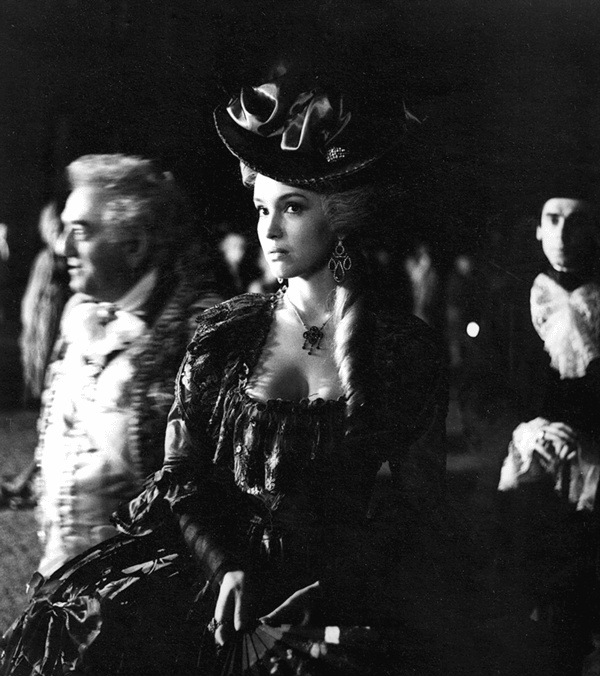 Иллюстрация к книге — Анна Самохина. Роковая женщина советского кино [i_016.jpg]