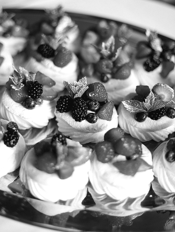 Иллюстрация к книге — Анна Самохина. Роковая женщина советского кино [i_018.jpg]