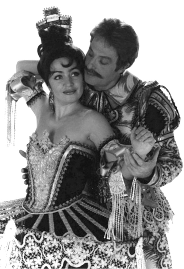 Иллюстрация к книге — Анна Самохина. Роковая женщина советского кино [i_023.jpg]