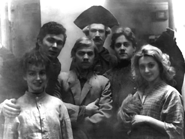 Иллюстрация к книге — Анна Самохина. Роковая женщина советского кино [i_031.jpg]