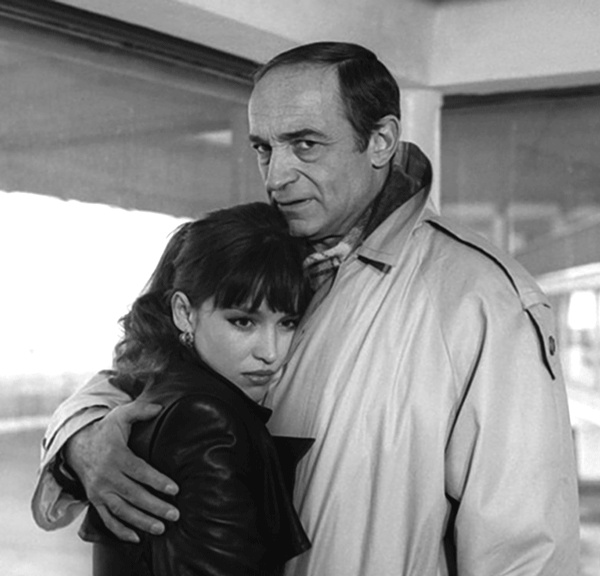 Иллюстрация к книге — Анна Самохина. Роковая женщина советского кино [i_035.jpg]