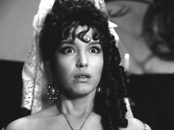 Иллюстрация к книге — Анна Самохина. Роковая женщина советского кино [i_036.jpg]