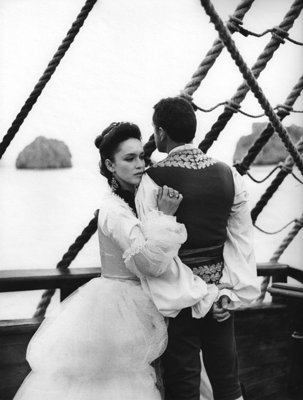 Иллюстрация к книге — Анна Самохина. Роковая женщина советского кино [i_045.jpg]