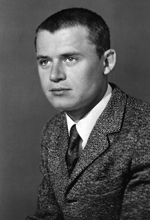 Иллюстрация к книге — Анна Самохина. Роковая женщина советского кино [i_055.jpg]