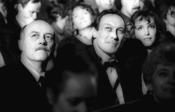 Иллюстрация к книге — Анна Самохина. Роковая женщина советского кино [i_056.jpg]