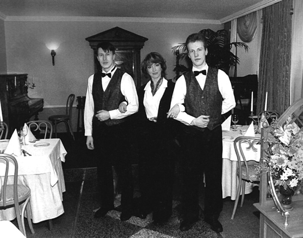 Иллюстрация к книге — Анна Самохина. Роковая женщина советского кино [i_063.jpg]