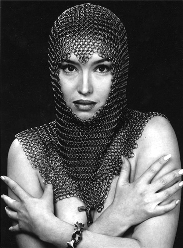 Иллюстрация к книге — Анна Самохина. Роковая женщина советского кино [i_077.jpg]