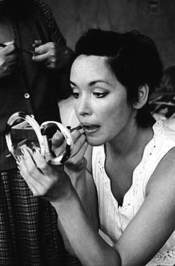 Иллюстрация к книге — Анна Самохина. Роковая женщина советского кино [i_081.jpg]