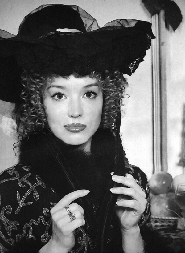 Иллюстрация к книге — Анна Самохина. Роковая женщина советского кино [i_096.jpg]