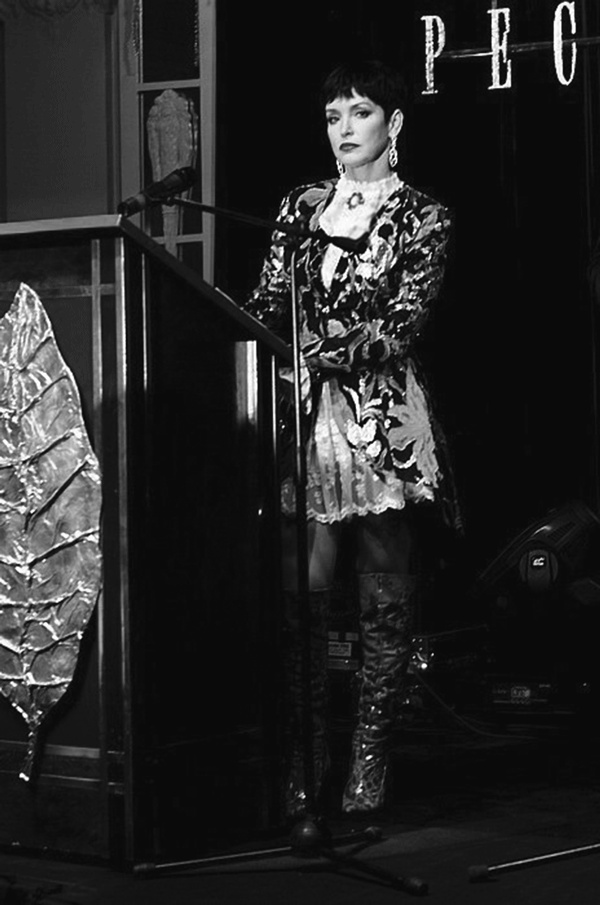 Иллюстрация к книге — Анна Самохина. Роковая женщина советского кино [i_097.jpg]