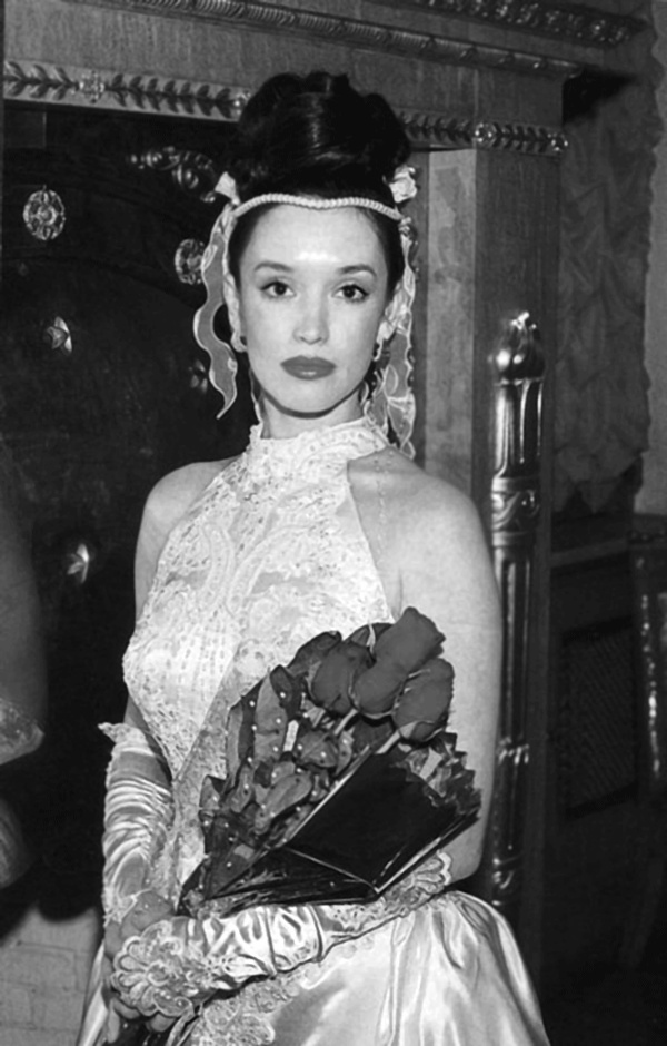 Иллюстрация к книге — Анна Самохина. Роковая женщина советского кино [i_104.jpg]