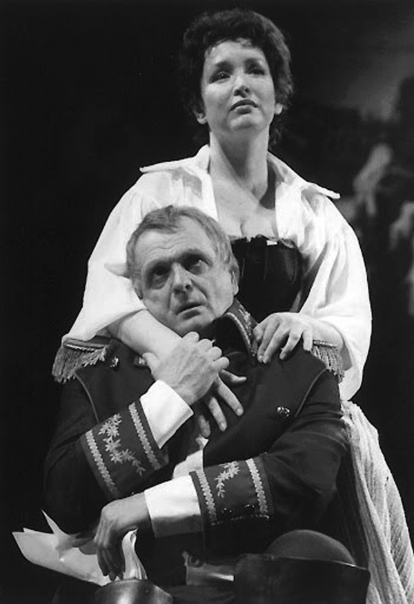 Иллюстрация к книге — Анна Самохина. Роковая женщина советского кино [i_107.jpg]