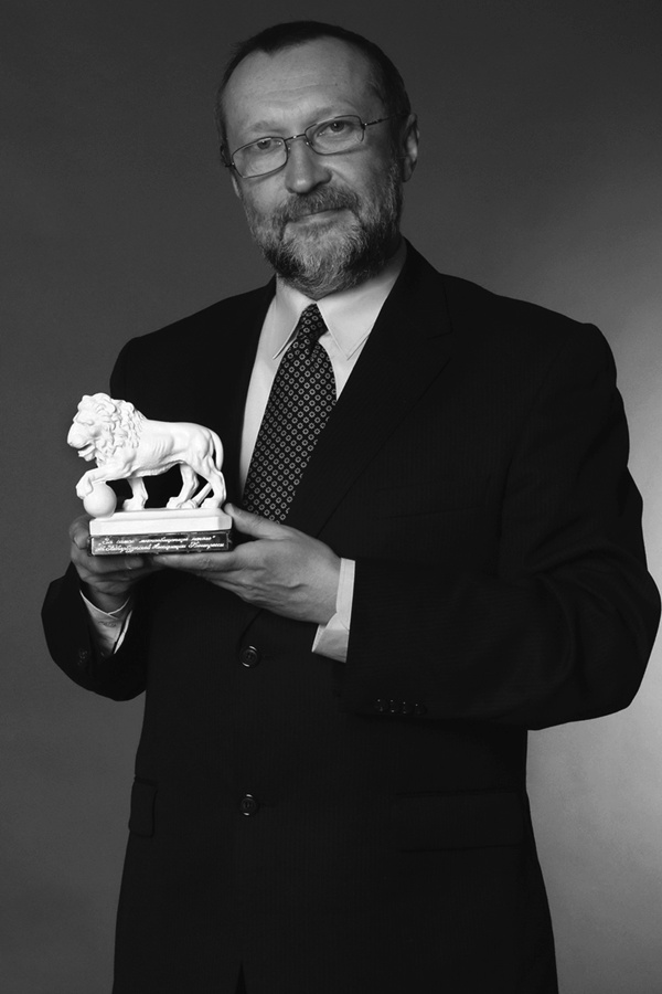 Иллюстрация к книге — Анна Самохина. Роковая женщина советского кино [i_119.jpg]