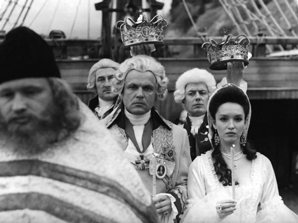 Иллюстрация к книге — Анна Самохина. Роковая женщина советского кино [i_126.jpg]