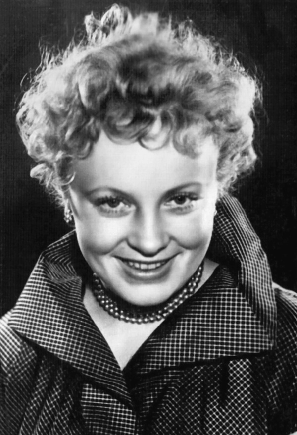 Иллюстрация к книге — Алла Ларионова и Николай Рыбников. Любовь на Заречной улице [i_002.jpg]