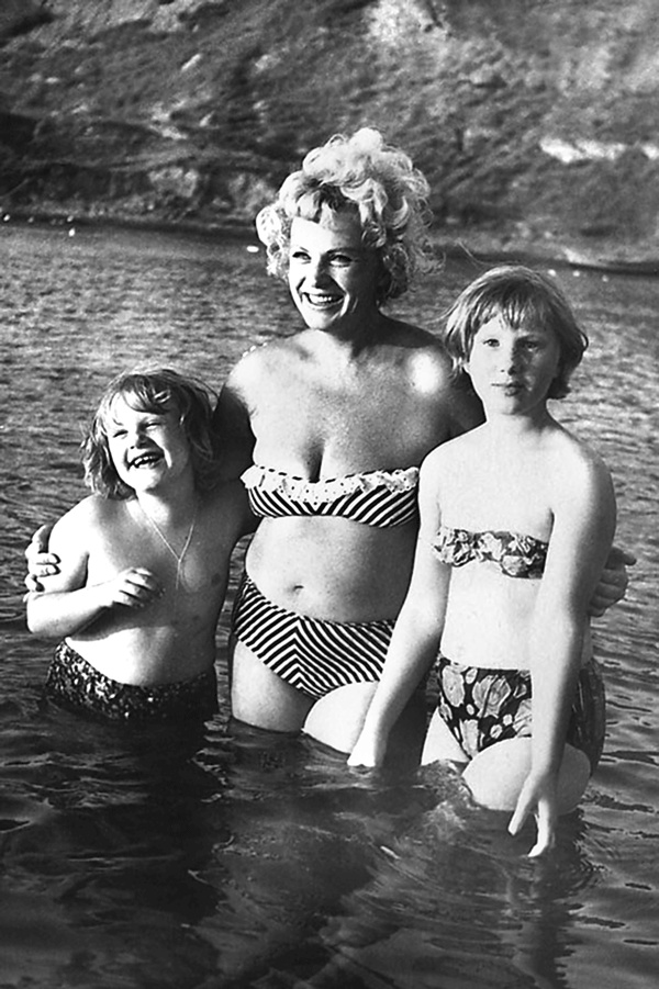 Иллюстрация к книге — Алла Ларионова и Николай Рыбников. Любовь на Заречной улице [i_022.jpg]