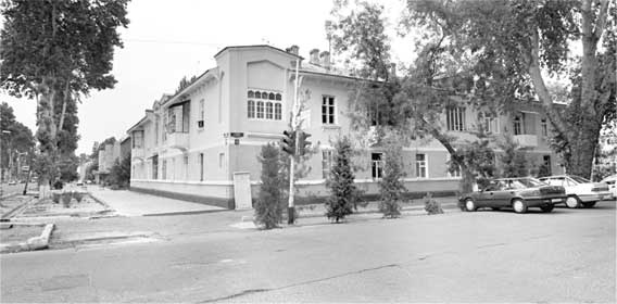 Иллюстрация к книге — Ирина Алферова. Любимая женщина красавца Абдулова [i_018.jpg]