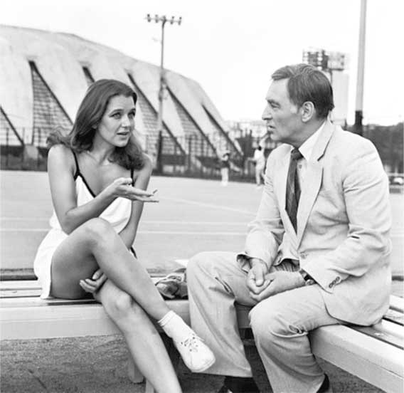 Иллюстрация к книге — Ирина Алферова. Любимая женщина красавца Абдулова [i_024.jpg]