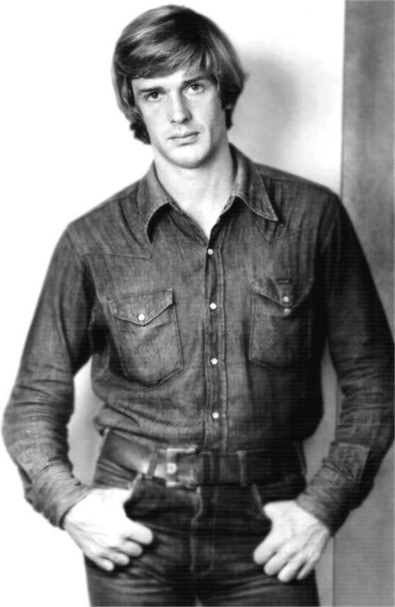 Иллюстрация к книге — Ирина Алферова. Любимая женщина красавца Абдулова [i_032.jpg]