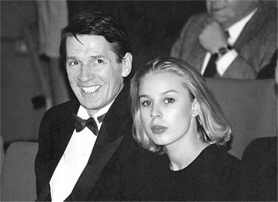 Иллюстрация к книге — Ирина Алферова. Любимая женщина красавца Абдулова [i_038.jpg]