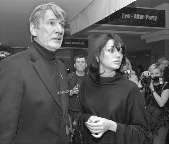 Иллюстрация к книге — Ирина Алферова. Любимая женщина красавца Абдулова [i_051.jpg]