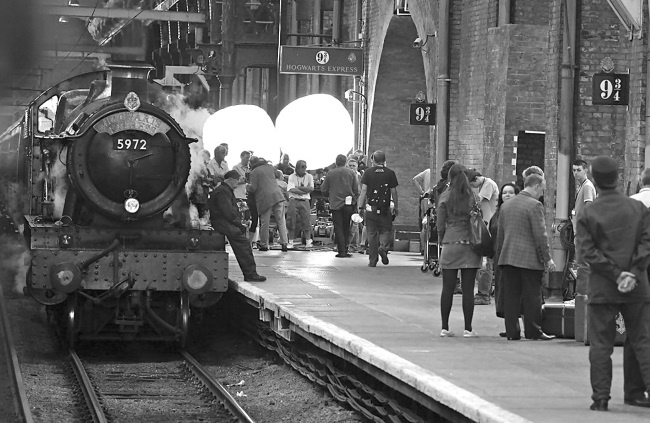 Иллюстрация к книге — Джоан Роулинг. Всё о Гарри Поттере, жизни и любви [i_046.jpg]