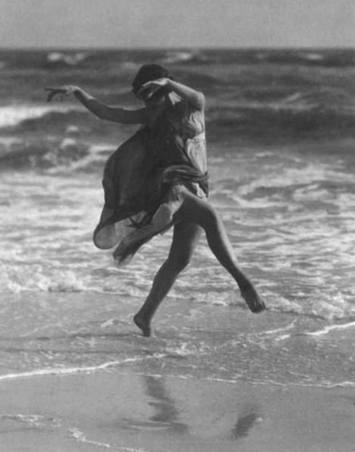 Иллюстрация к книге — Айседора Дункан. Модерн на босу ногу [i_017.jpg]