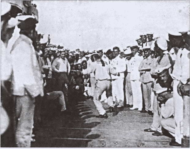 Иллюстрация к книге — На вахте и на гауптвахте. Русский матрос от Петра Великого до Николая Второго [i_014.jpg]