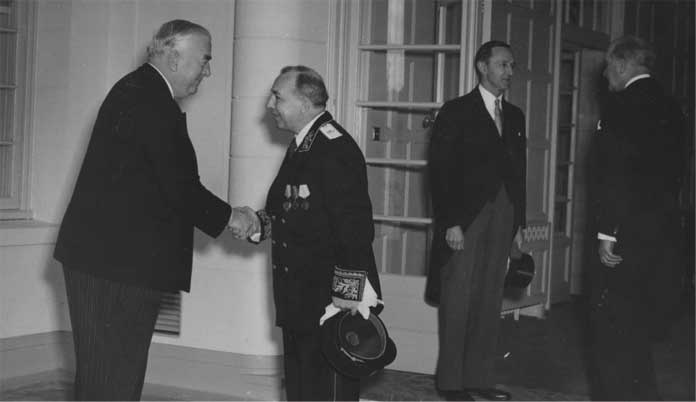 Иллюстрация к книге — Русская революция в Австралии и &quot;сети шпионажа&quot; [i_014.jpg]