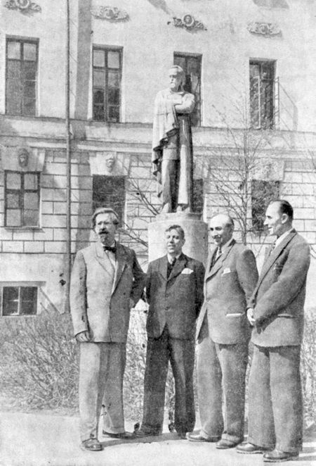 Иллюстрация к книге — Высотки сталинской Москвы. Наследие эпохи [i_027.jpg]