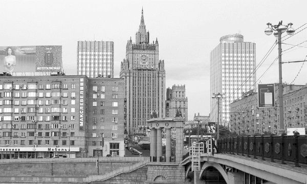 Иллюстрация к книге — Высотки сталинской Москвы. Наследие эпохи [i_145.jpg]